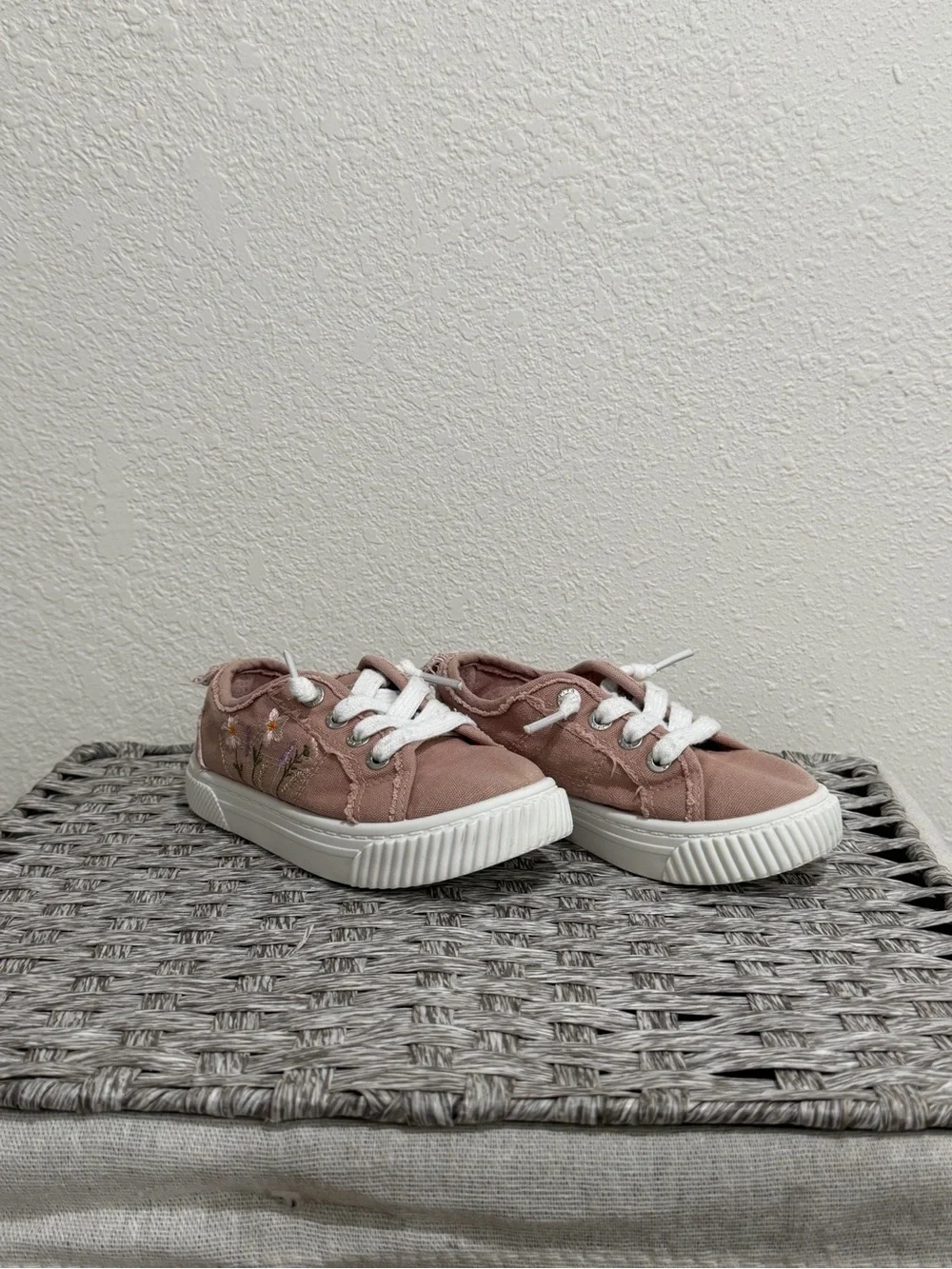 Girls Mauve Canvas Sneakers with Floral Embroidery